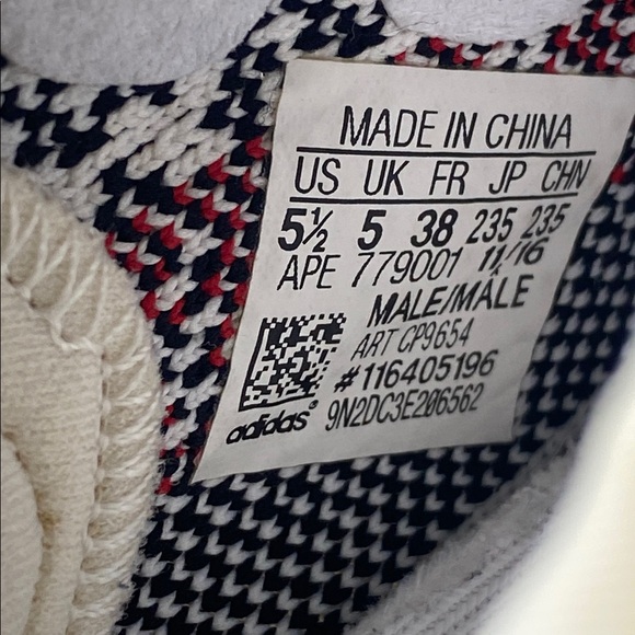 Adidas Yeezy Boost 350 V2 Zebra - Picture 6 of 9